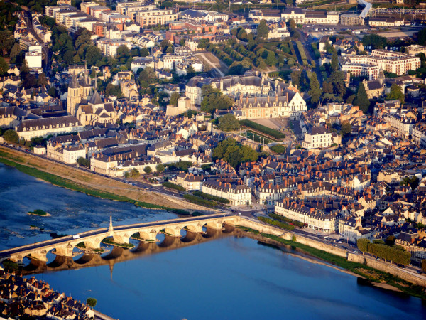 Blois, ville royale des bords de Loire. A découvrir en montgolfière