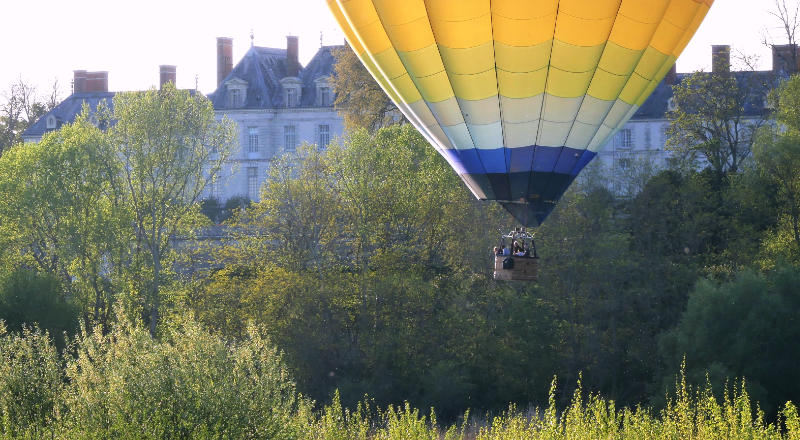 Découvrir le château de la marquise de Pompadour, un privilège en montgolfière