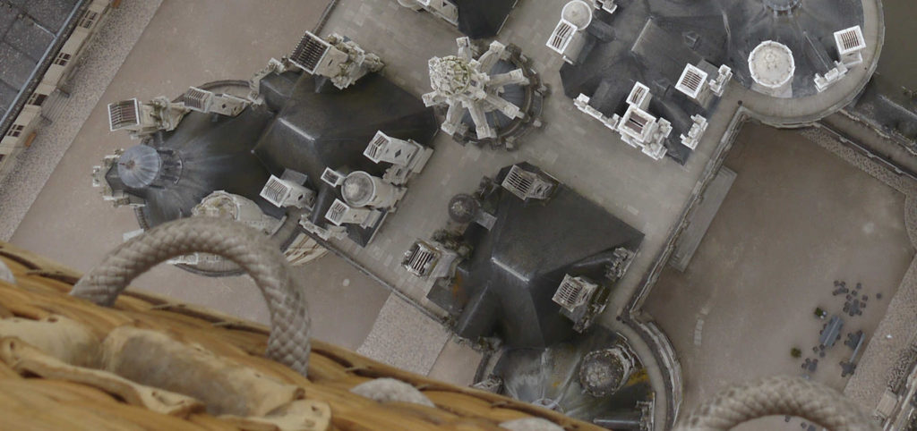survoler le château de Chambord à l'aplomb du corps central, une vision unique