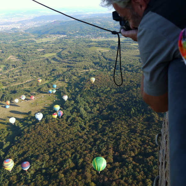 En montgolfière, un point de vue unique sur le paysage