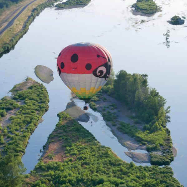 La faune et la flore de la Loire s'observe tranquillement en montgolfière